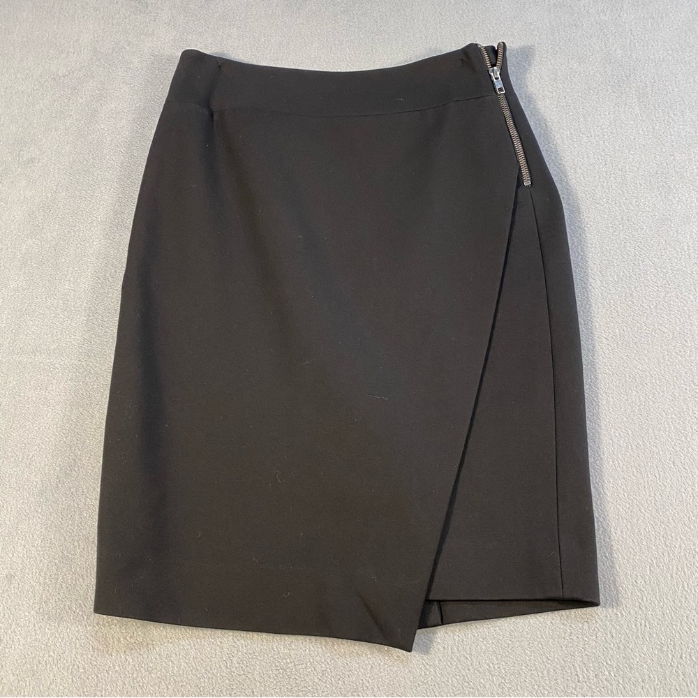 Donna Degnan Women’s Black Pencil Skirt, zipper detail, size 2